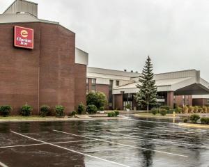 a parking lot in front of a hotel at Clarion Inn I-94 near Expo Center in Kalamazoo