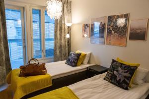 a room with two beds and a window at Antintorni Apartment 14 in Pori