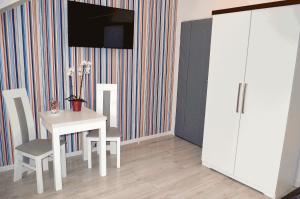 Televízia a/alebo spoločenská miestnosť v ubytovaní Cracow Central Aparthotel