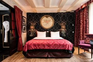 a bedroom with a bed with a red bedspread at The Pavilions Amsterdam, The Toren in Amsterdam