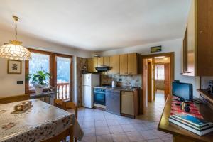 Kuchyň nebo kuchyňský kout v ubytování Agritur Ciasa Dò Parè