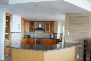 Η κουζίνα ή μικρή κουζίνα στο Unit 1101 Oyster Rock