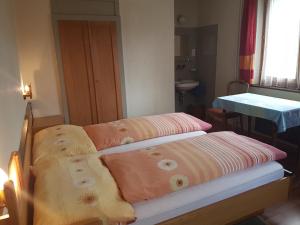 Postel nebo postele na pokoji v ubytování Hotel Simplon-Blick
