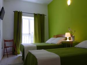 Una cama o camas en una habitación de Hostal Santa Catalina