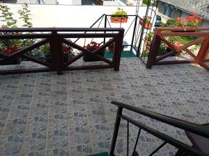Rõdu või terrass majutusasutuses Apartman Vrdničak