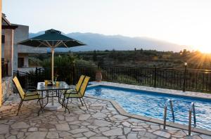 Gallery image of Villa Manos in Kalamitsi Amygdali +16 photos