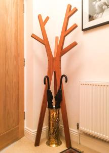 a group of skis in a bucket next to a wall at Cotswold Place in Cirencester