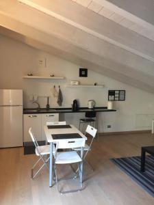 Kuchyňa alebo kuchynka v ubytovaní RESIDENZA VIRGILIANA SUITE con terrazza-Centro Storico