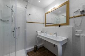 a white bathroom with a sink and a shower at Casa da Vito in Bad Kissingen