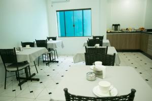 Um restaurante ou outro lugar para comer em Hotel Folley