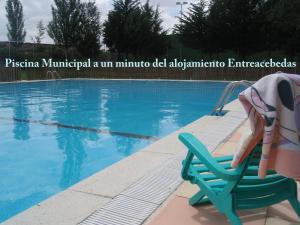 Kolam renang di atau di dekat Entreacebedas rural&vacaciones, alojamientos con jardín a una hora de Madrid GASTRONOMÍA Y AHORRO