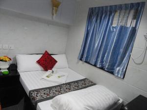 Rúm í herbergi á Singh Guest House