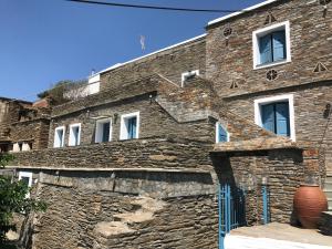 an old brick building with a blue gate at Petra Traditional House in Episkopión