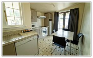 a kitchen with a table and chairs in a room at Lantern Court Motel in Reefton
