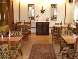 Restaurace v ubytování Gasthaus Zum Rothenberg + 23 fotografií