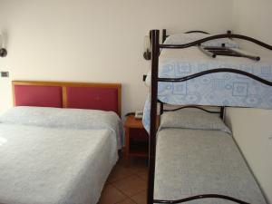Ένα ή περισσότερα κρεβάτια σε δωμάτιο στο Albergo Cenni