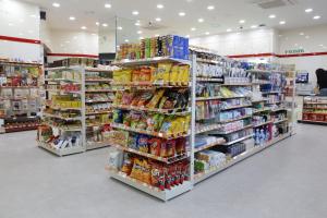 Supermarket nebo jiné obchody v  hotelu nebo okolí