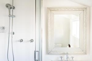 Ένα μπάνιο στο Litora Accommodation +25 φωτογραφίες