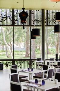 Restaurace v ubytování SALA Phuket Mai Khao Beach Resort