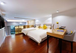 Giường trong phòng chung tại Royal Star Apartment(Guangzhou Central City Branch)