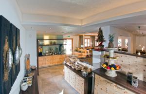 a large kitchen with a counter with a bowl of fruit at Hotel Lukas in Fiss