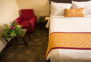Voodi või voodid majutusasutuse Hotel Ashok Residency toas