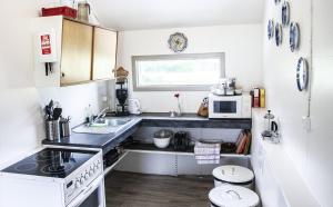 Fossardalur Guesthouse廚房或簡易廚房
