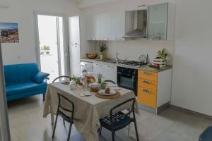 Una cocina o kitchenette en MareinSicilia: Talia Residence