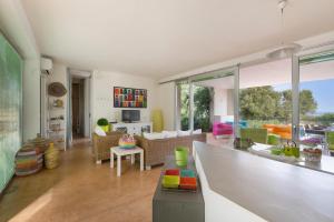 TV a/nebo společenská místnost v ubytování Villa Carlita by Perle di Puglia