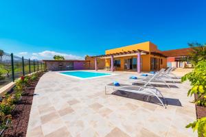 The swimming pool at or close to Villa Brisa Golf Salinas