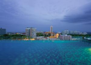 Nespecifikovaný výhled na destinaci Pattaya South nebo výhled na město při pohledu z hotelu