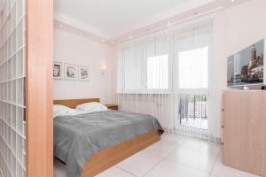 Postel nebo postele na pokoji v ubytování Apartament Sunrise Spacerowa by Noclegi Renters