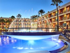 
a large swimming pool in front of a large building at Hotel Baia Grande in Albufeira
