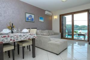 a living room with a table and a couch at Vila Orada in Molat