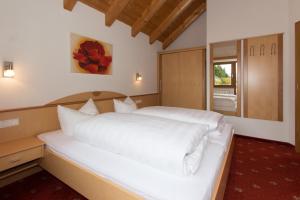 Łóżko lub łóżka w pokoju w obiekcie Hotel Garni Försterheim