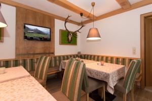 Łóżko lub łóżka w pokoju w obiekcie Hotel Garni Försterheim