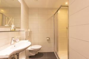 Łazienka w obiekcie Hotel Garni Försterheim