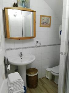 Łazienka w obiekcie Casas Rurales El Serrillal