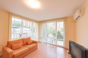 A television and/or entertainment centre at GT Marina & Panorama Fort Beach Apartments
