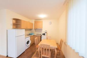 A kitchen or kitchenette at GT Marina & Panorama Fort Beach Apartments