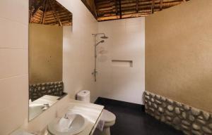 Bilik mandi di Kimo Resort Pulau Banyak Aceh Singkil