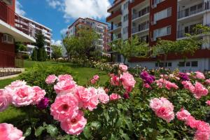 A garden outside GT Marina & Panorama Fort Beach Apartments
