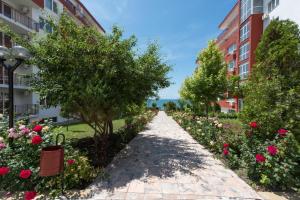 A garden outside GT Marina & Panorama Fort Beach Apartments