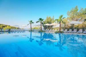 Bazén v ubytování Gava Waterman Island Cottages - All Inclusive nebo v jeho okolí