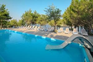 Bazén v ubytování Gava Waterman Island Cottages - All Inclusive nebo v jeho okolí