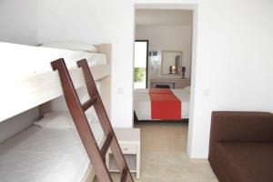 Ein Bett oder Betten in einem Zimmer der Unterkunft Rodos Star Hotel