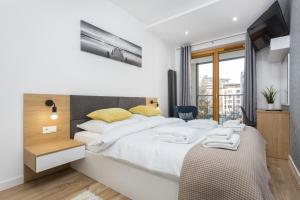 Posteľ alebo postele v izbe v ubytovaní City of the Kings-Silver Apartment No 2- Lubelska 10