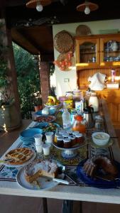 Jedlo v ubytovaní bed & breakfast alebo blízkom okolí