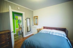 Postel nebo postele na pokoji v ubytování Aux 4 vents - Auberg'Inn