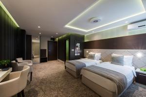 Katil atau katil-katil dalam bilik di Garni Hotel Aveny